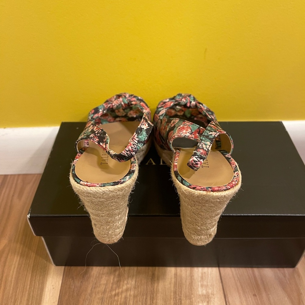 Talbots flowered espadrilles - Picture 3 of 6